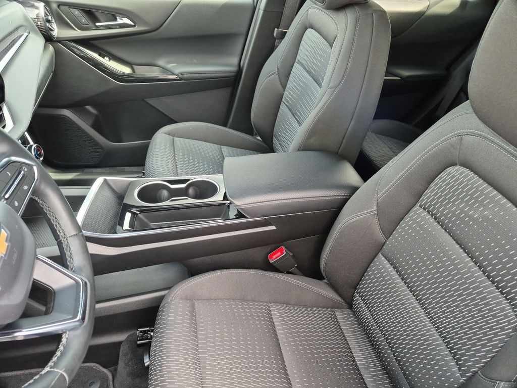 Thumbnail: 2025 Chevrolet Equinox - 25