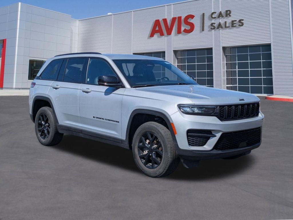Thumbnail: 2025 Jeep Grand Cherokee - 3