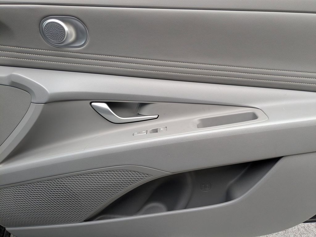 Thumbnail: 2025 Hyundai Elantra - 30