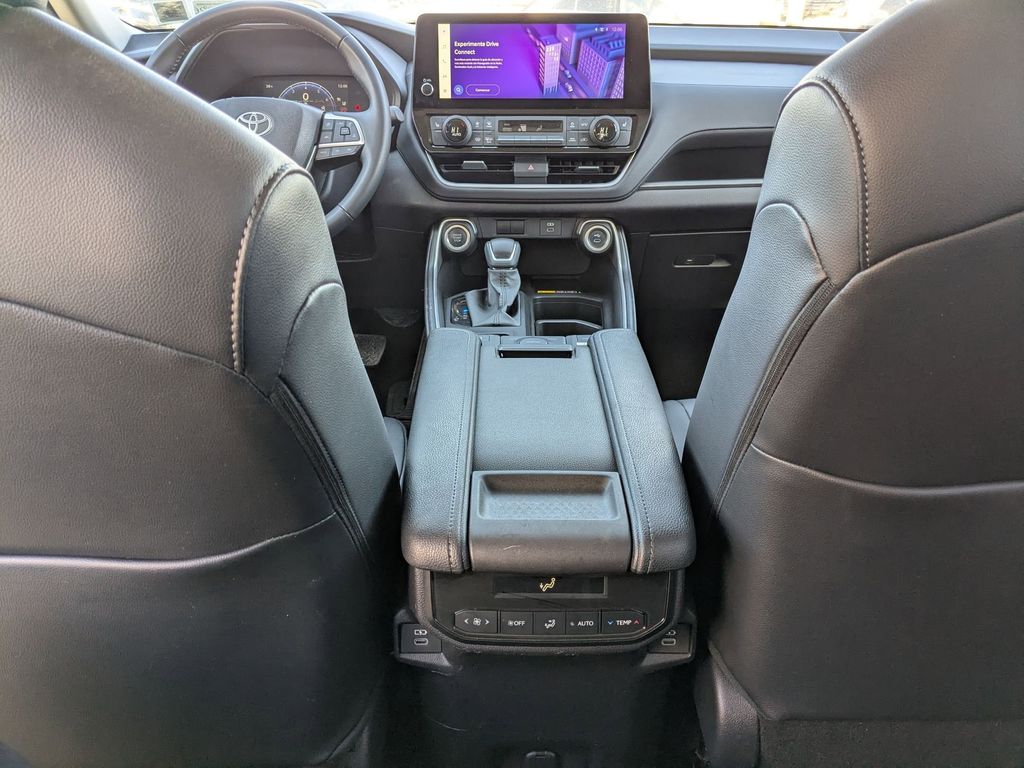 Thumbnail: 2025 Toyota Grand Highlander - 31