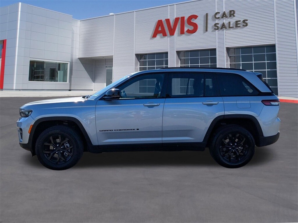 2024 Jeep Grand Cherokee Altitude photo 2