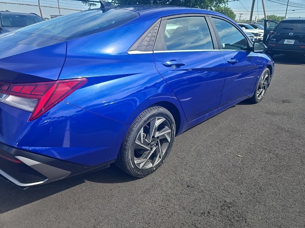 Thumbnail: 2025 Hyundai Elantra - 4