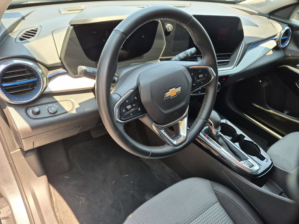 Thumbnail: 2025 Chevrolet Trax - 15