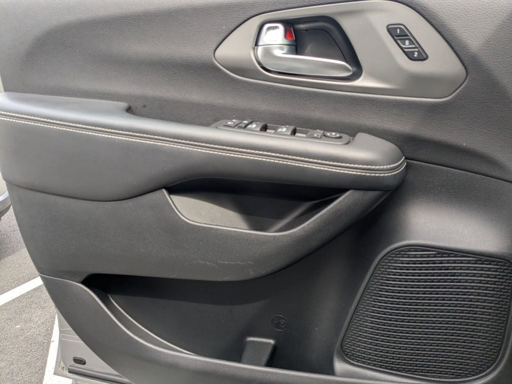 Thumbnail: 2025 Chrysler Pacifica - 11