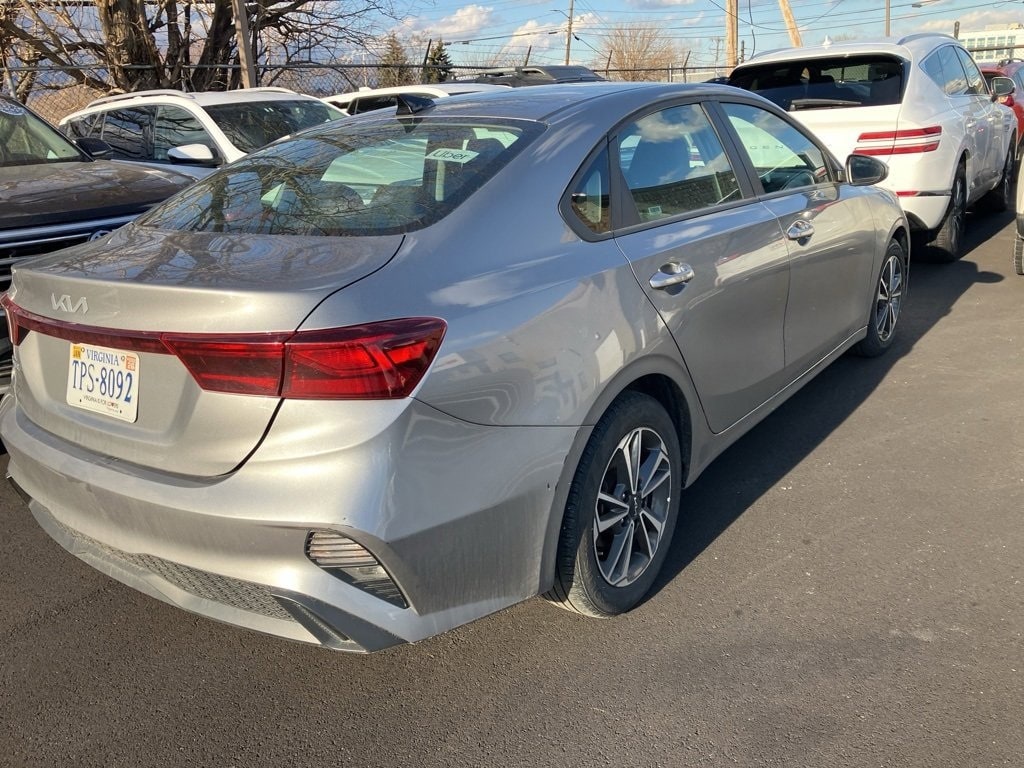 Thumbnail: 2024 Kia Forte - 3