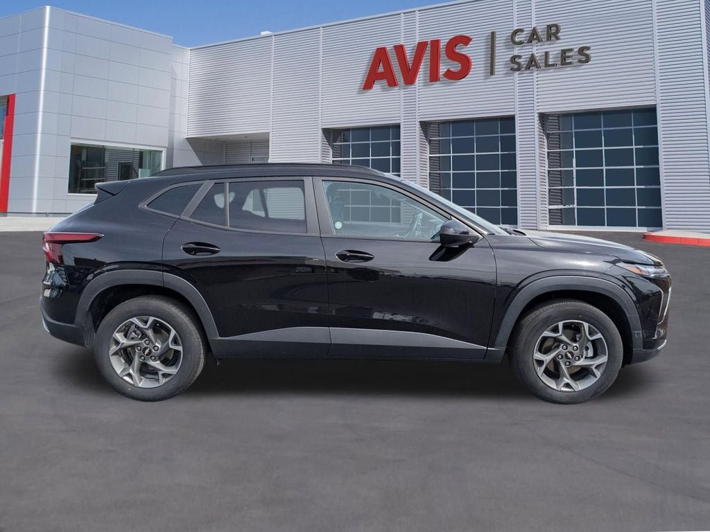 Thumbnail: 2025 Chevrolet Trax - 5