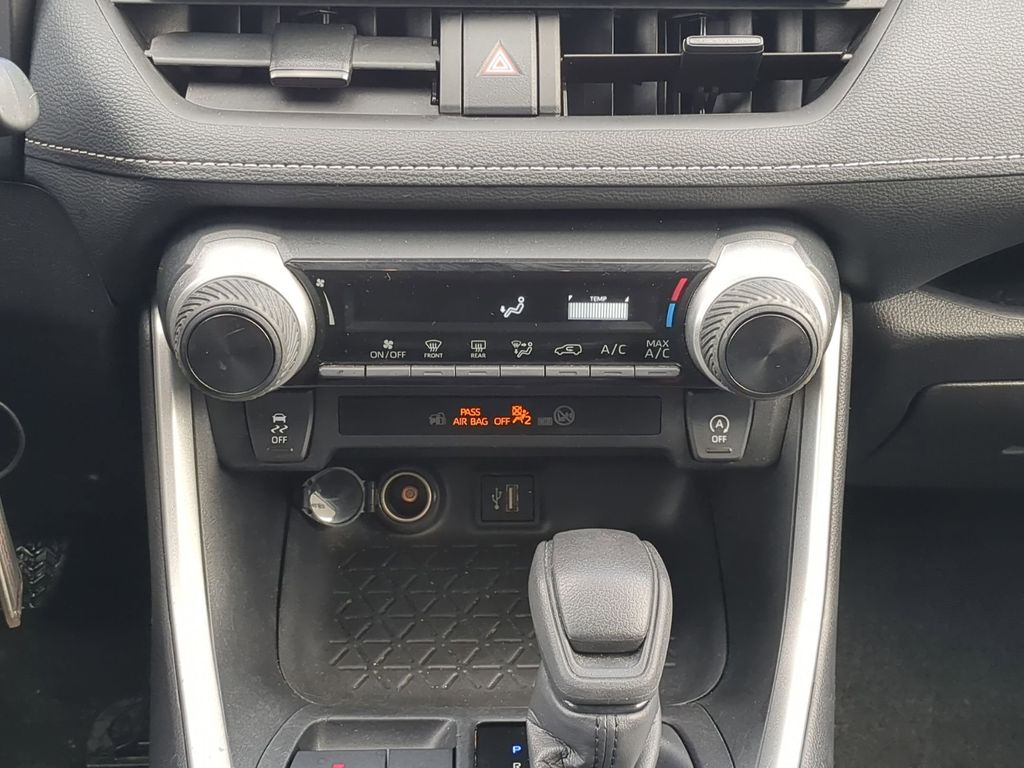 Thumbnail: 2024 Toyota RAV4 - 21