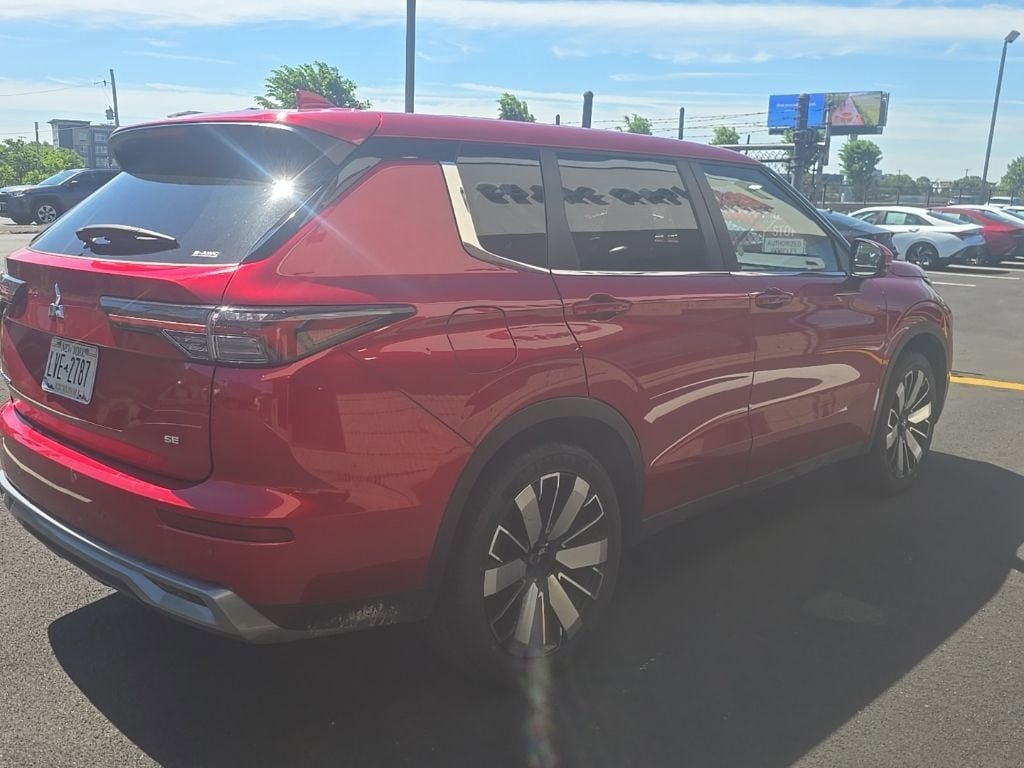 Thumbnail: 2025 Mitsubishi Outlander - 4