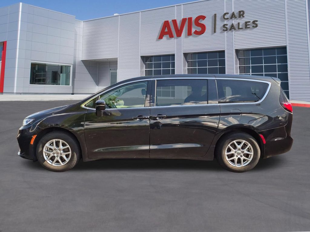 Thumbnail: 2023 Chrysler Pacifica - 10