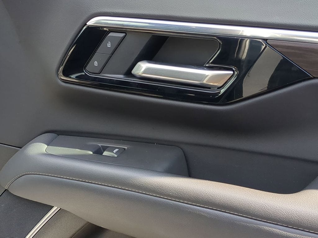 Thumbnail: 2025 Chevrolet Suburban - 37