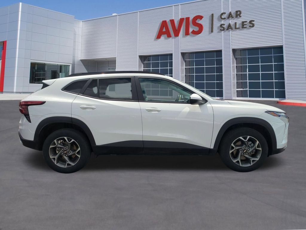 Thumbnail: 2025 Chevrolet Trax - 5