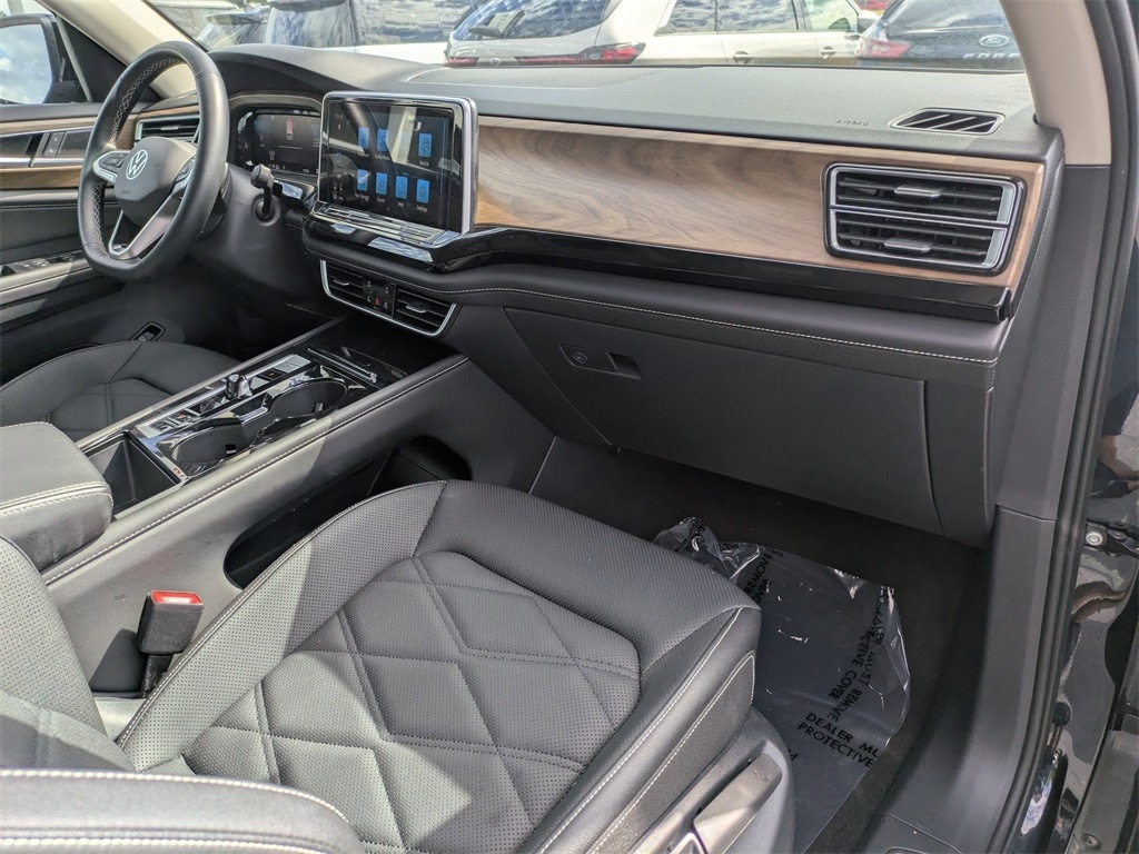 Thumbnail: 2025 Volkswagen Atlas - 32