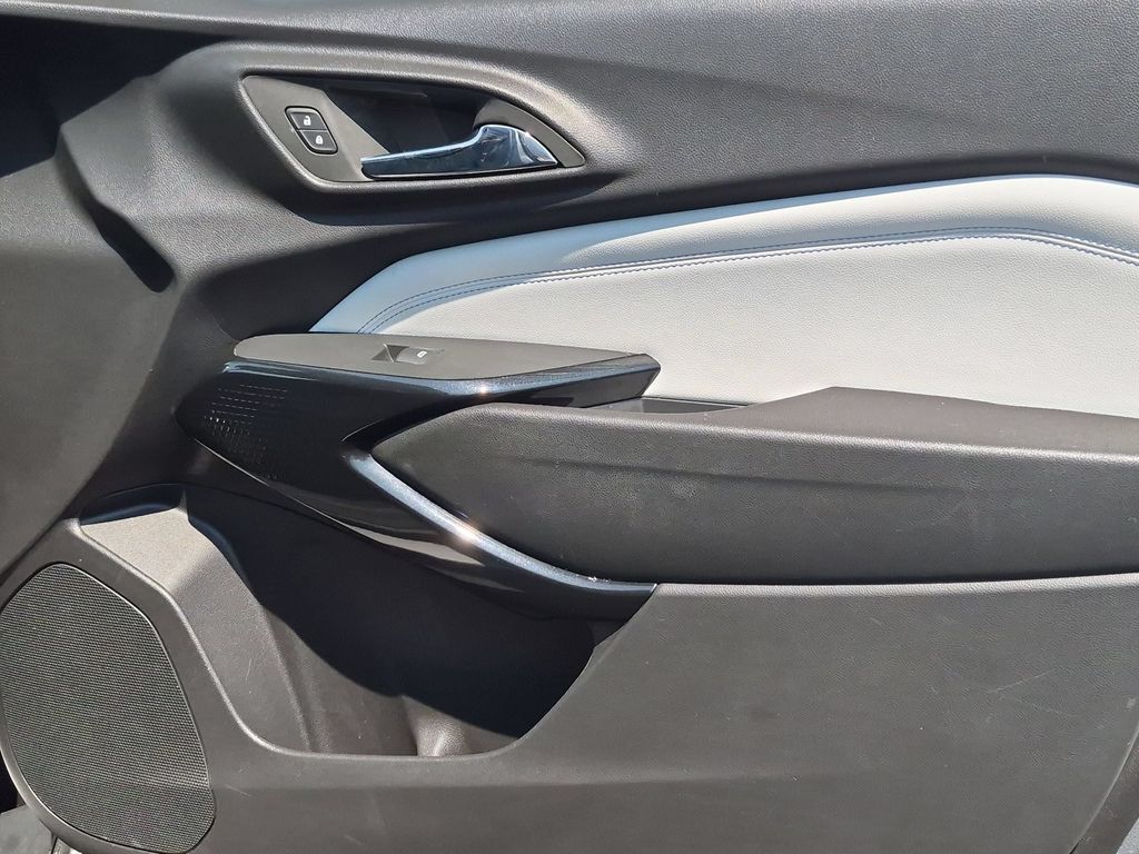 Thumbnail: 2025 Chevrolet Trax - 32