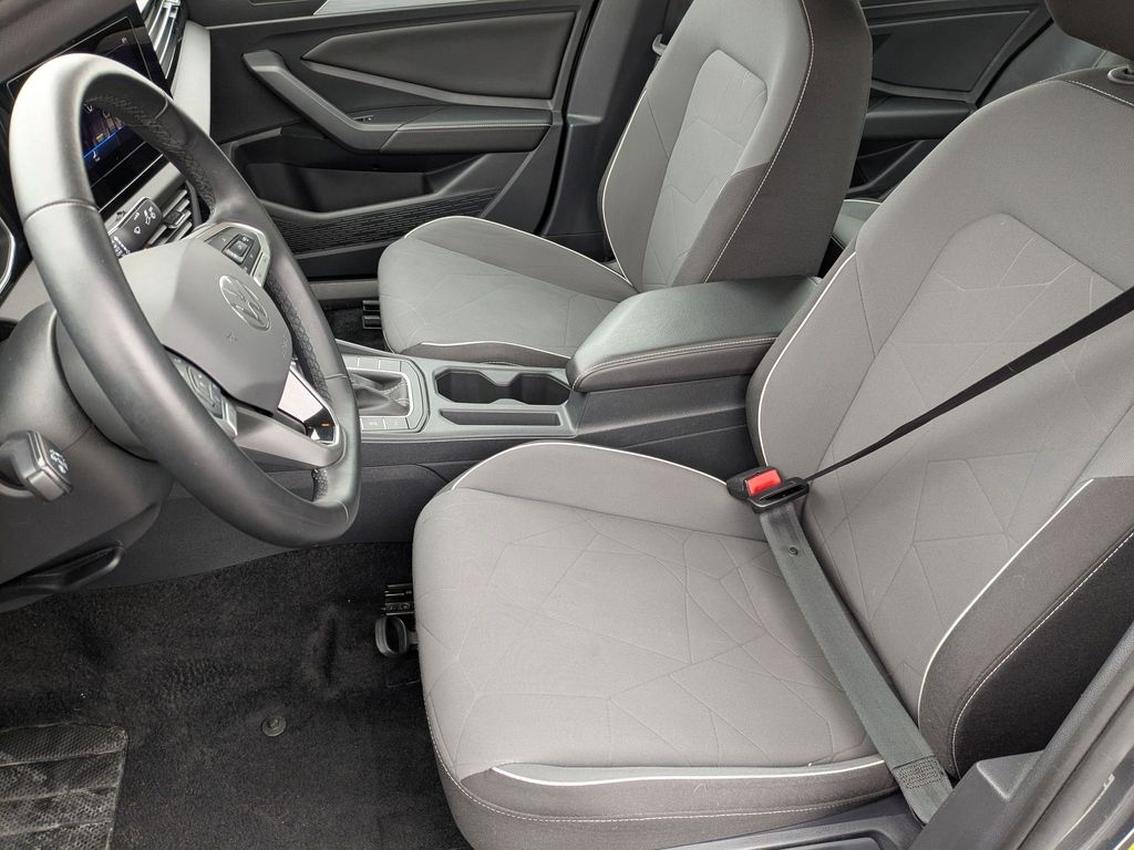 Thumbnail: 2025 Volkswagen Jetta - 16