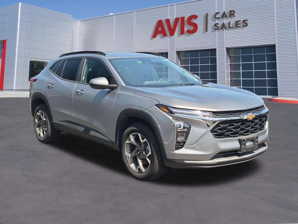 Thumbnail: 2025 Chevrolet Trax - 3