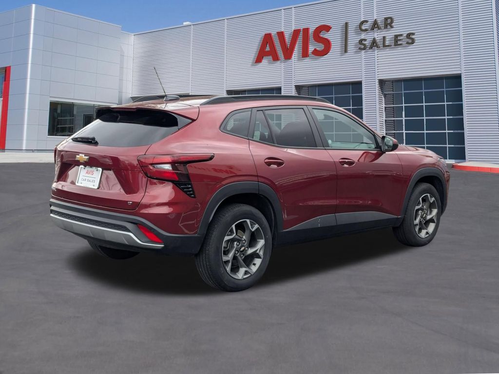 Thumbnail: 2025 Chevrolet Trax - 6