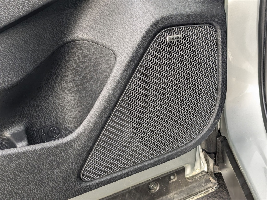 Thumbnail: 2025 Mitsubishi Outlander - 14