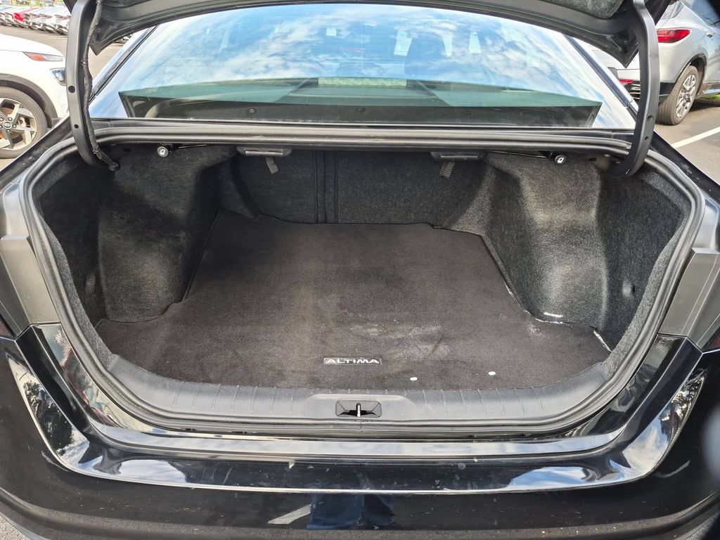 2025 Nissan Altima SR - Photo 28