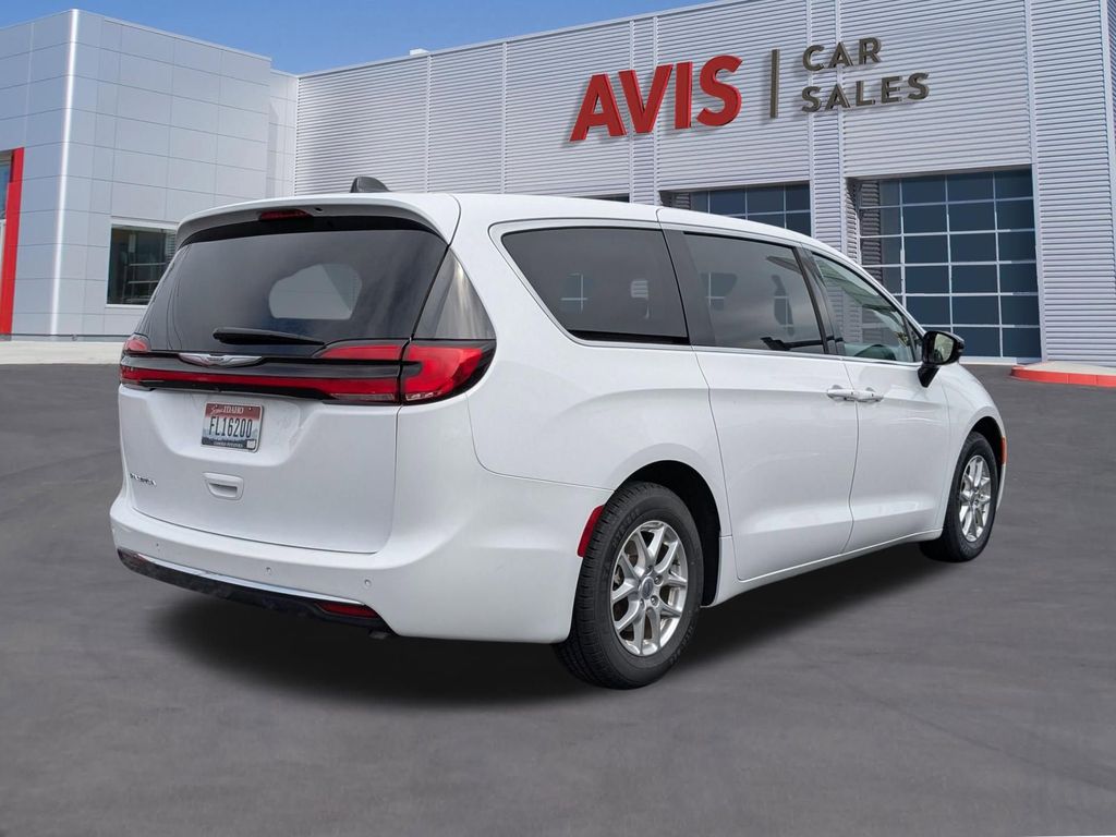 Thumbnail: 2024 Chrysler Pacifica - 6