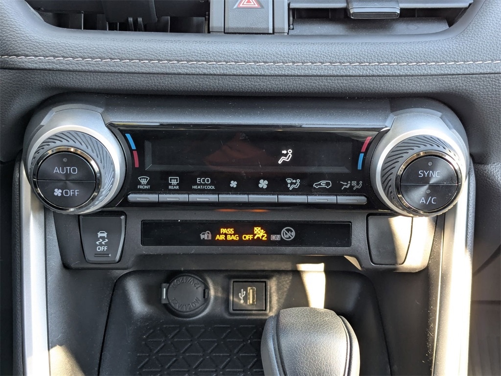 Thumbnail: 2025 Toyota RAV4 - 22