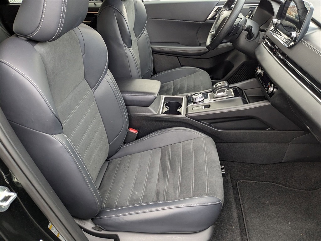 Thumbnail: 2024 Mitsubishi Outlander - 38