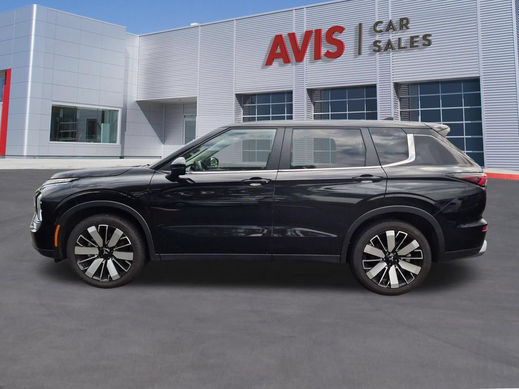 Thumbnail: 2025 Mitsubishi Outlander - 10