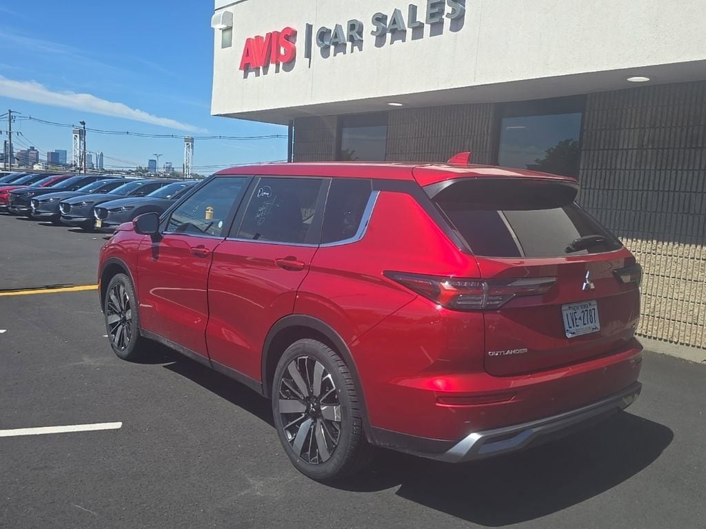 Thumbnail: 2025 Mitsubishi Outlander - 6