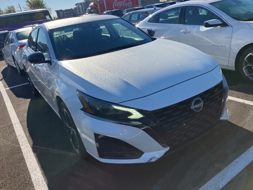 2025 Nissan Altima 2.5 SR photo 2