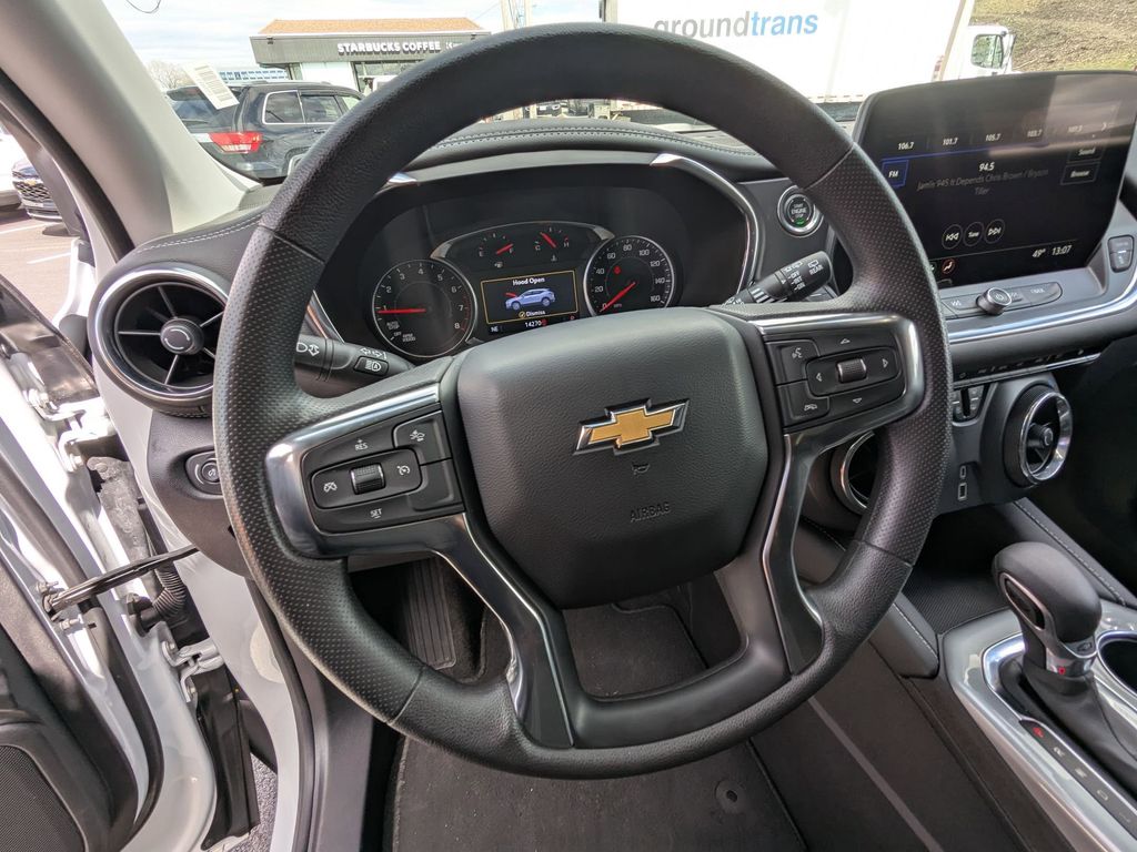 Thumbnail: 2025 Chevrolet Blazer - 17