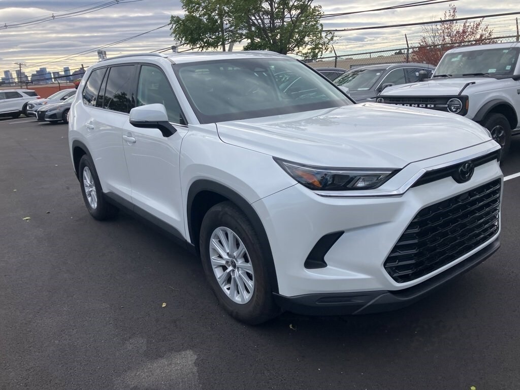 2025 Toyota Grand Highlander Limited photo 2