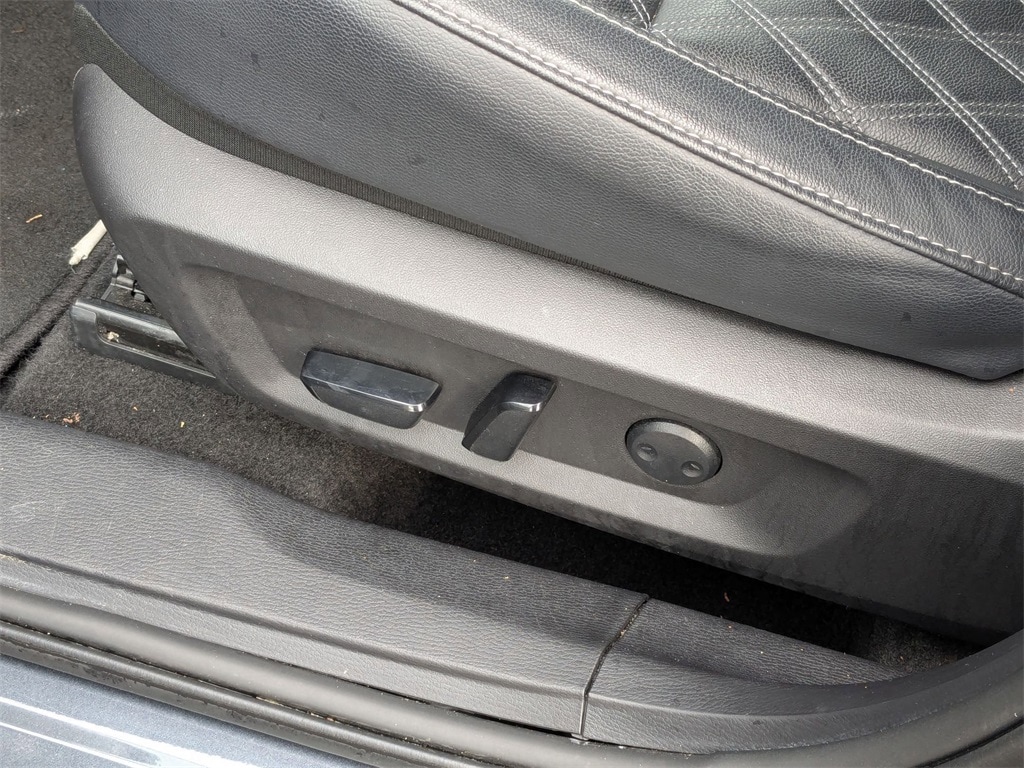 Thumbnail: 2024 Mitsubishi Outlander - 19