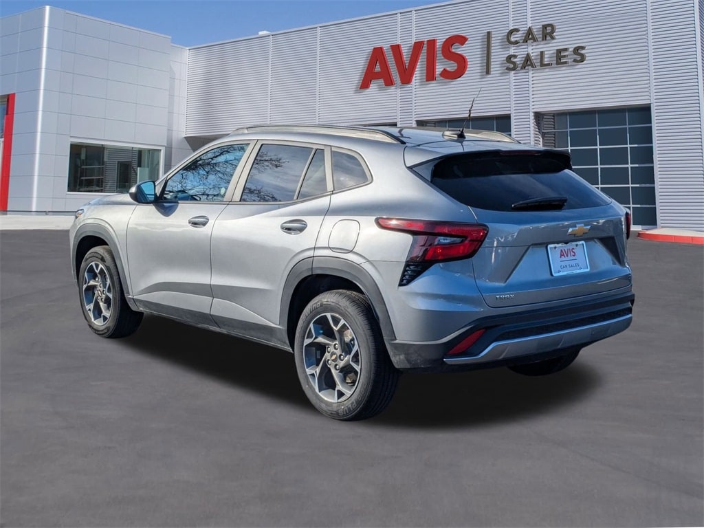 Thumbnail: 2025 Chevrolet Trax - 3