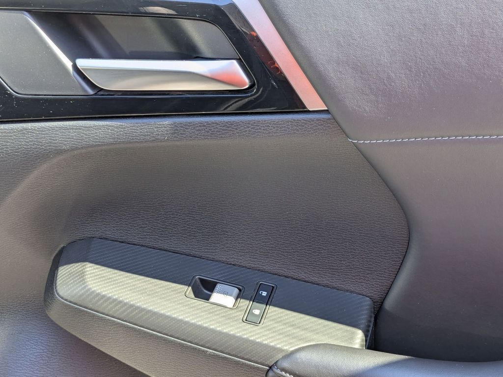 Thumbnail: 2025 Mitsubishi Outlander - 33