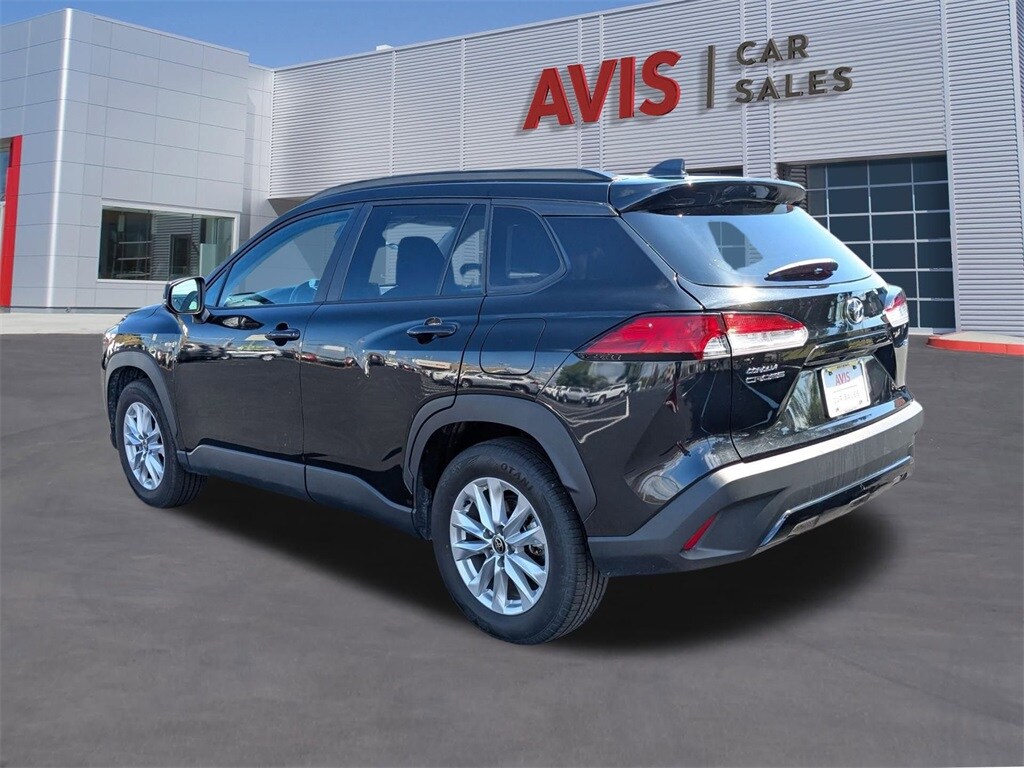 2024 Toyota Corolla Cross LE photo 3