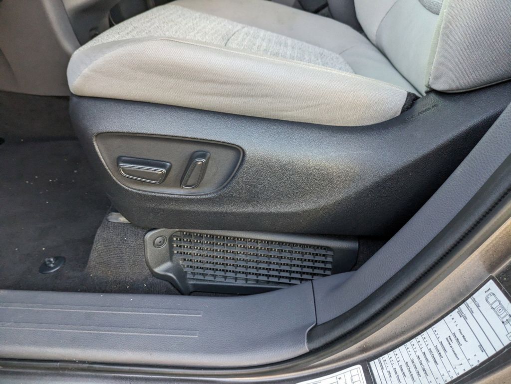 Thumbnail: 2022 Toyota Sienna - 31