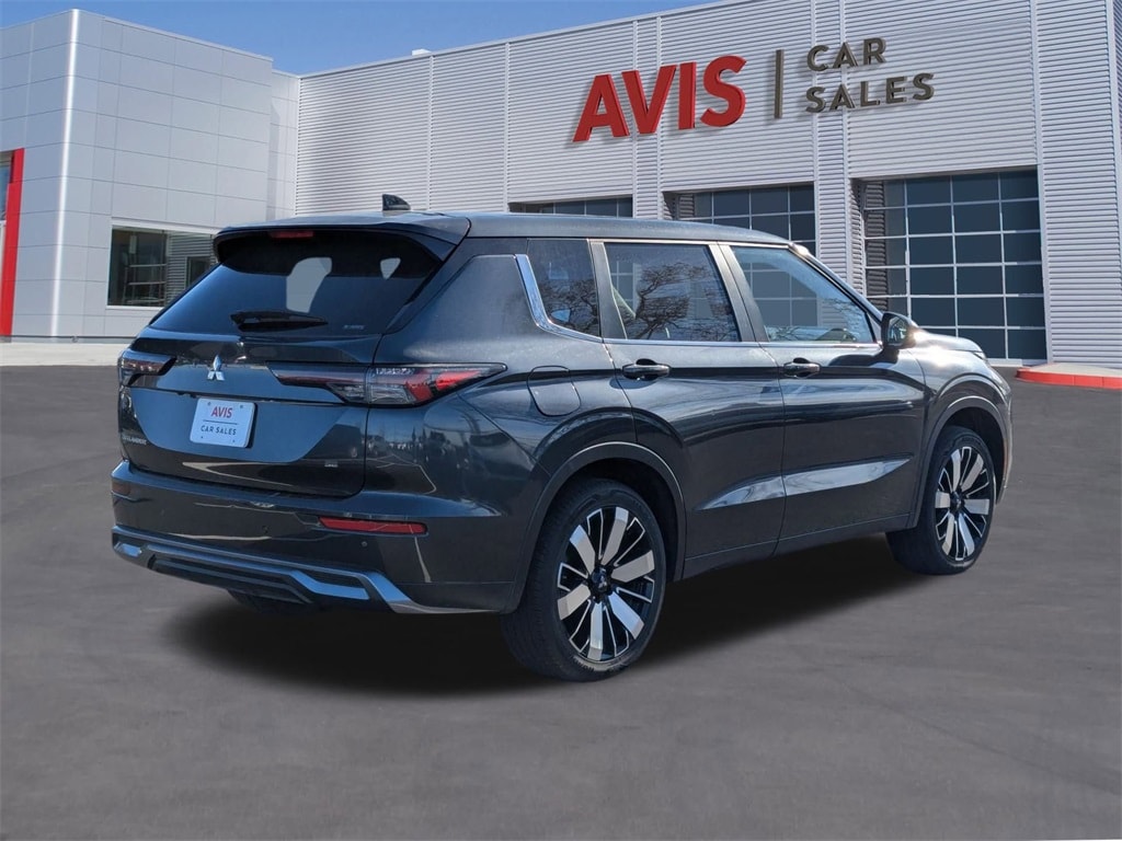 Thumbnail: 2025 Mitsubishi Outlander - 7