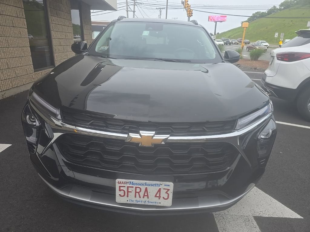 Thumbnail: 2025 Chevrolet Trax - 2