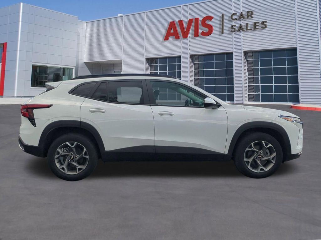 Thumbnail: 2025 Chevrolet Trax - 5