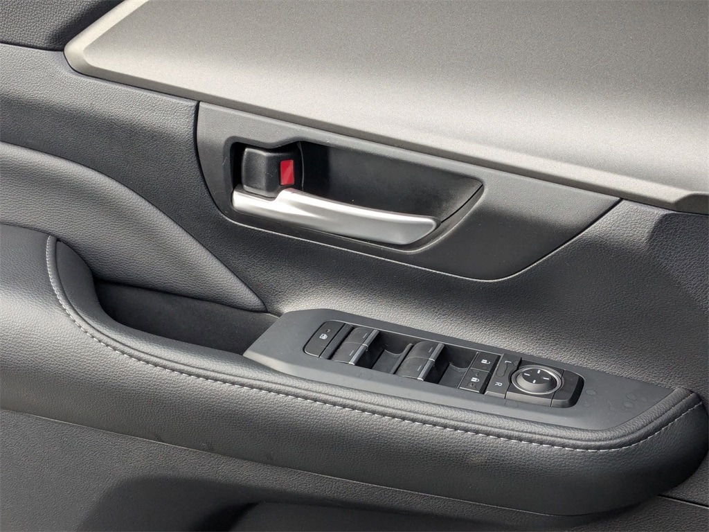 Thumbnail: 2025 Toyota Grand Highlander - 17