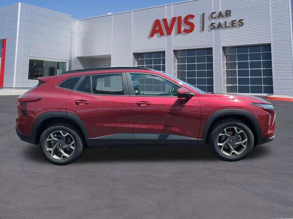 Thumbnail: 2025 Chevrolet Trax - 5