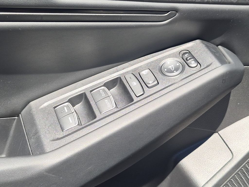 2025 Honda Accord SE - Photo 13