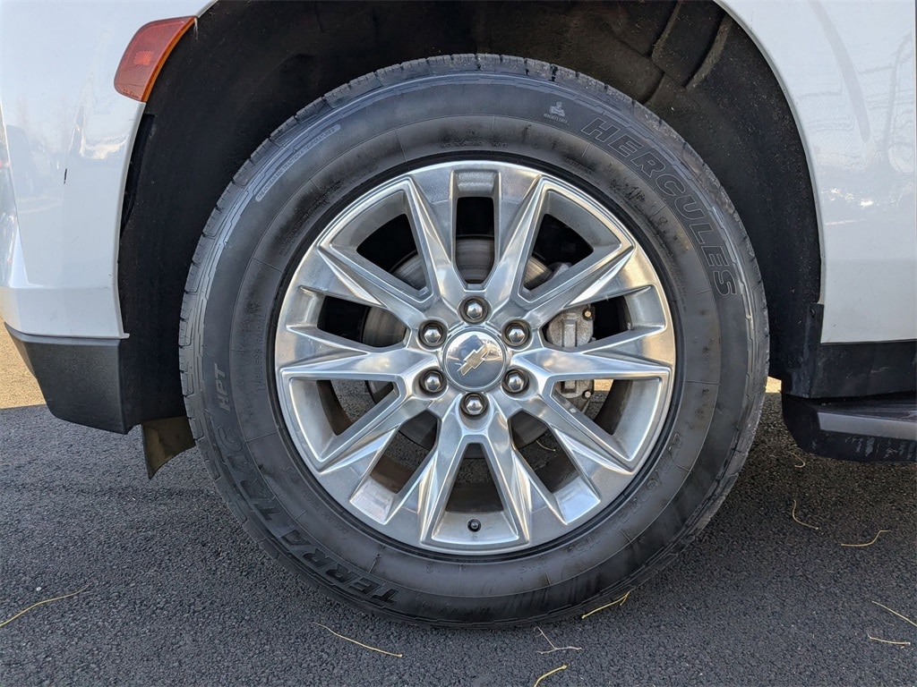 Thumbnail: 2023 Chevrolet Suburban - 14