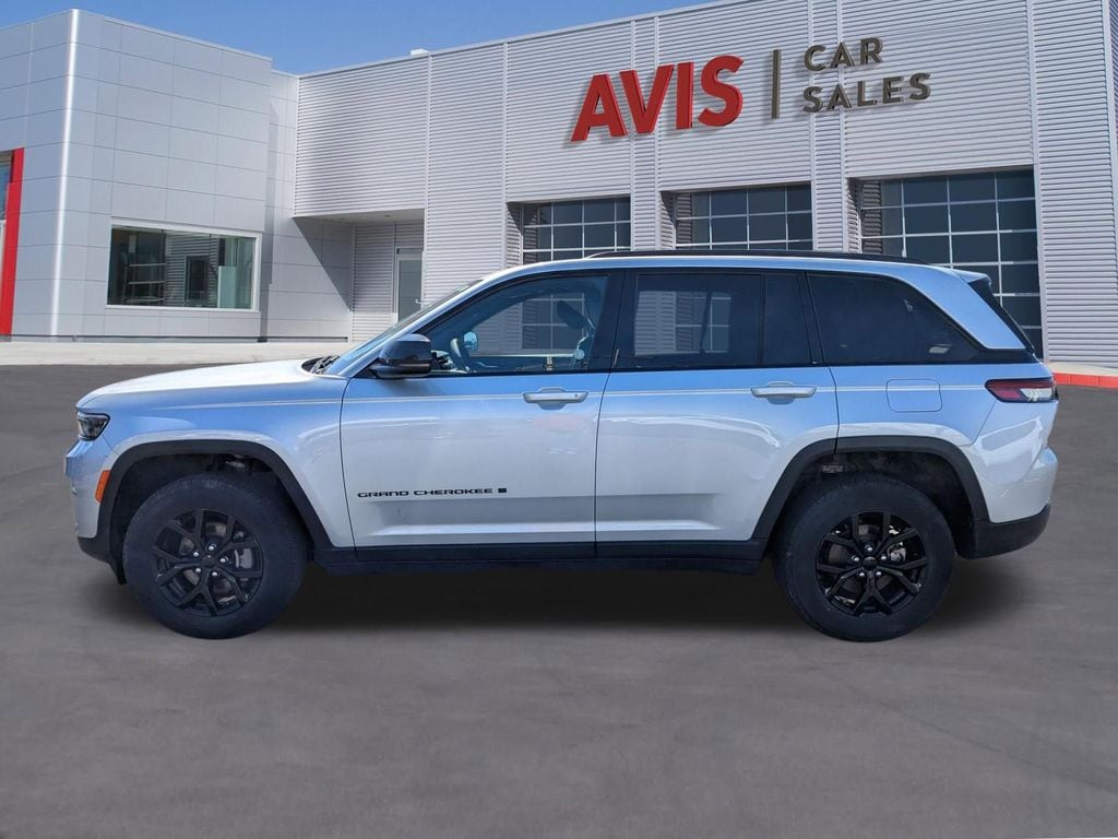 Thumbnail: 2025 Jeep Grand Cherokee - 10