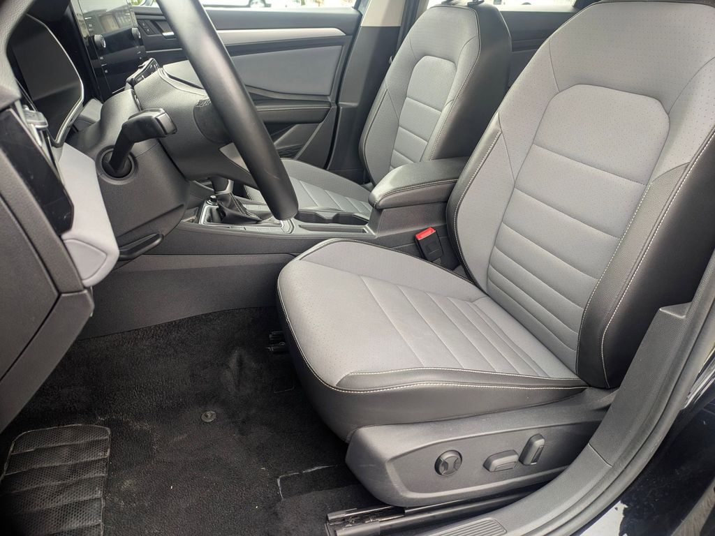 Thumbnail: 2025 Volkswagen Jetta - 16