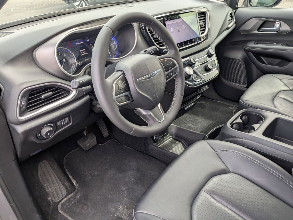 Thumbnail: 2025 Chrysler Pacifica - 15