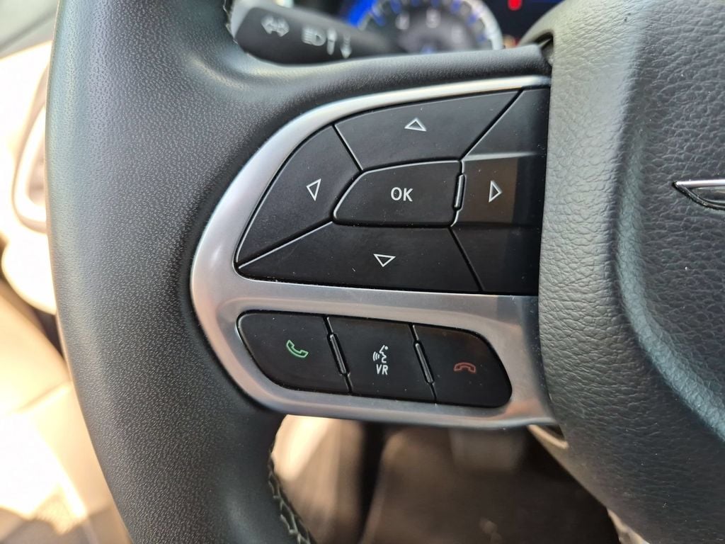 Thumbnail: 2023 Chrysler Pacifica - 20