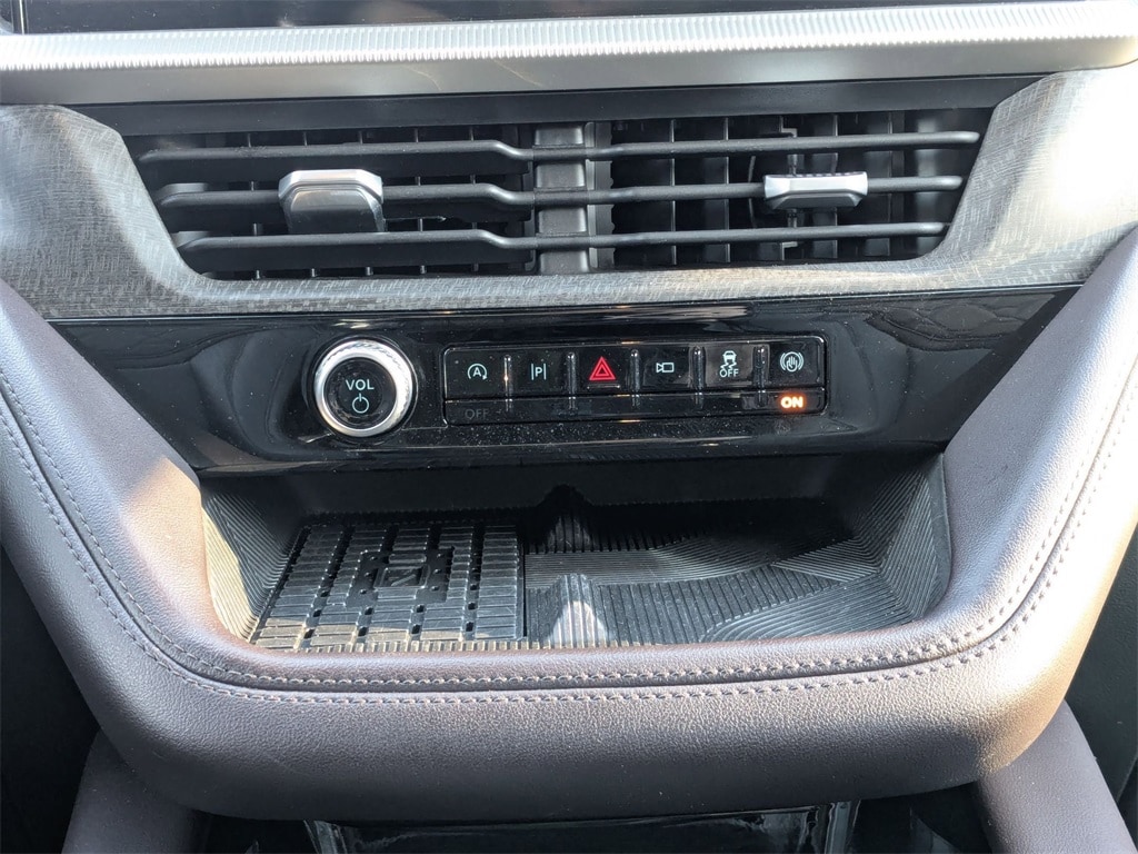 Thumbnail: 2025 Ford Explorer - 26