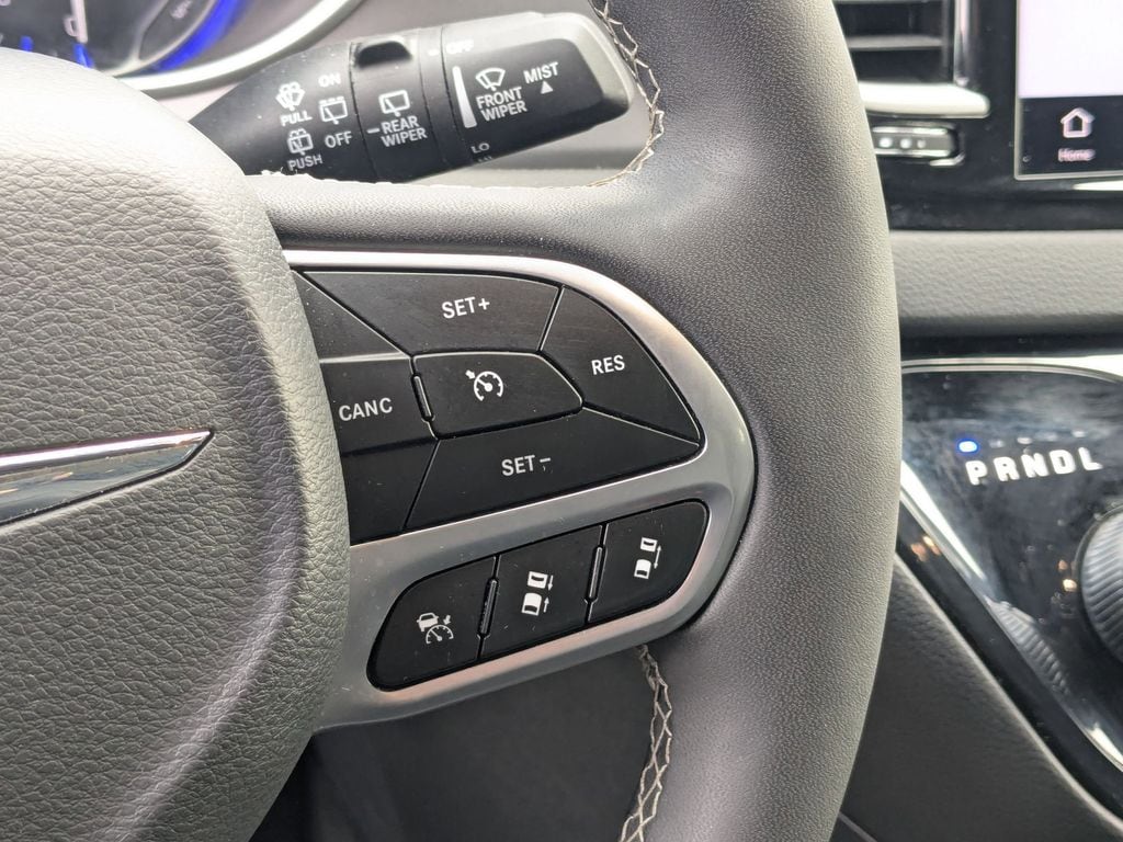 Thumbnail: 2025 Chrysler Pacifica - 19