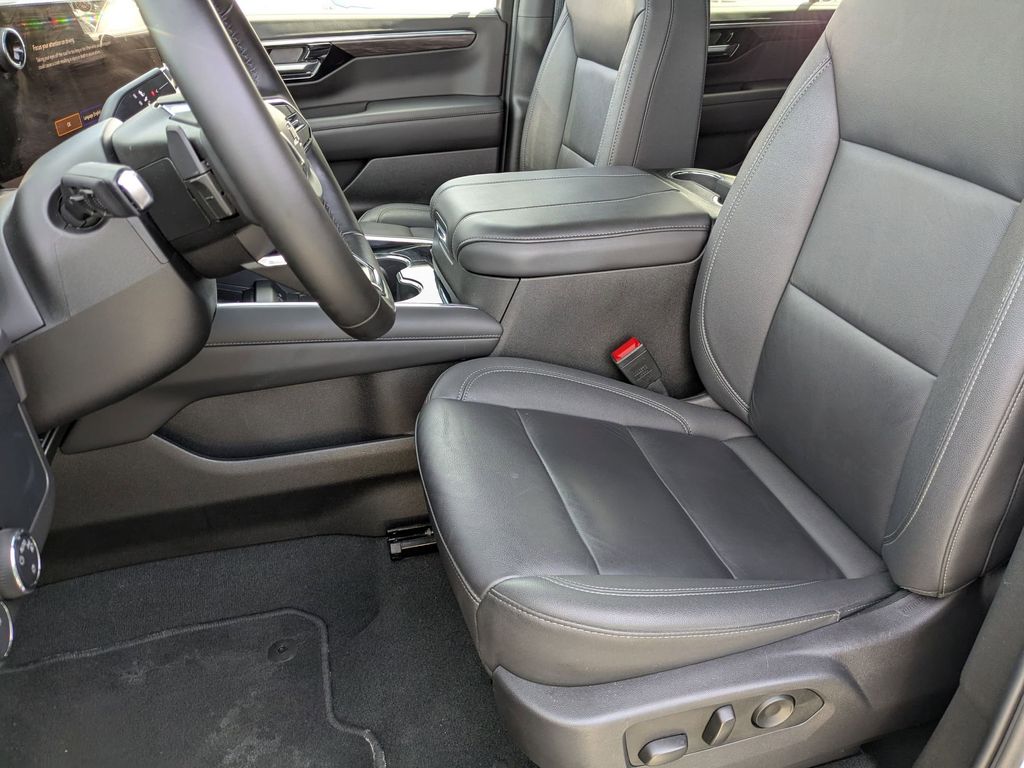 Thumbnail: 2025 Chevrolet Tahoe - 16