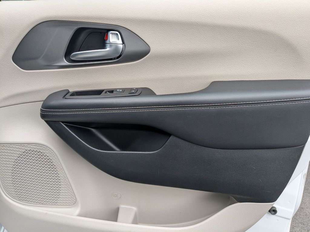 Thumbnail: 2024 Chrysler Pacifica - 31